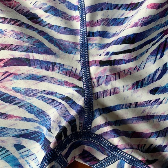 Dharma Bums cropped yoga legging. Size M - Picture 3 of 4